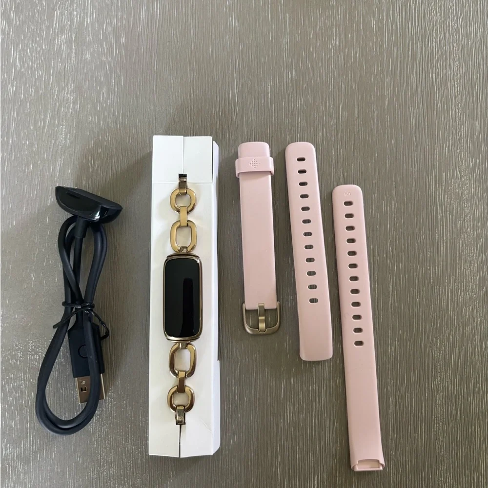 Fitbit Luxe Gorjana Link Bracelet + Peony Classic Bands - Picture 9 of 10